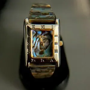 Esta Rosa Vintage Quartz  Mother of Pearl Watch and Band Vintage Mother of Pearl Watch: Pink Accents, Expandable Band  main image 4